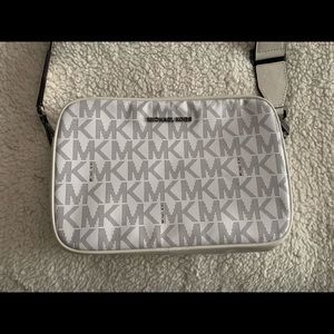 New Michael Kors Purse